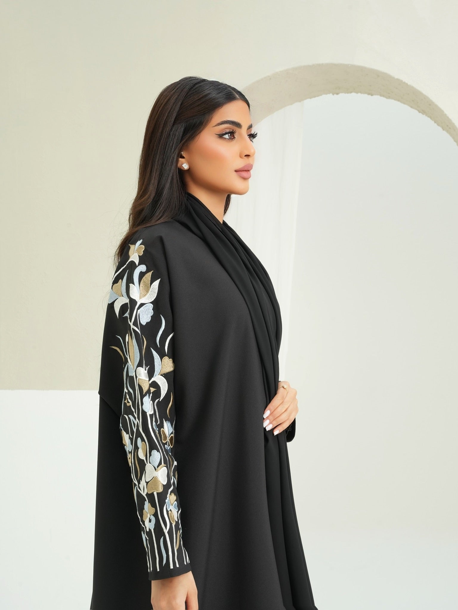 CLASSIC BLACK OPEN ABAYA #553