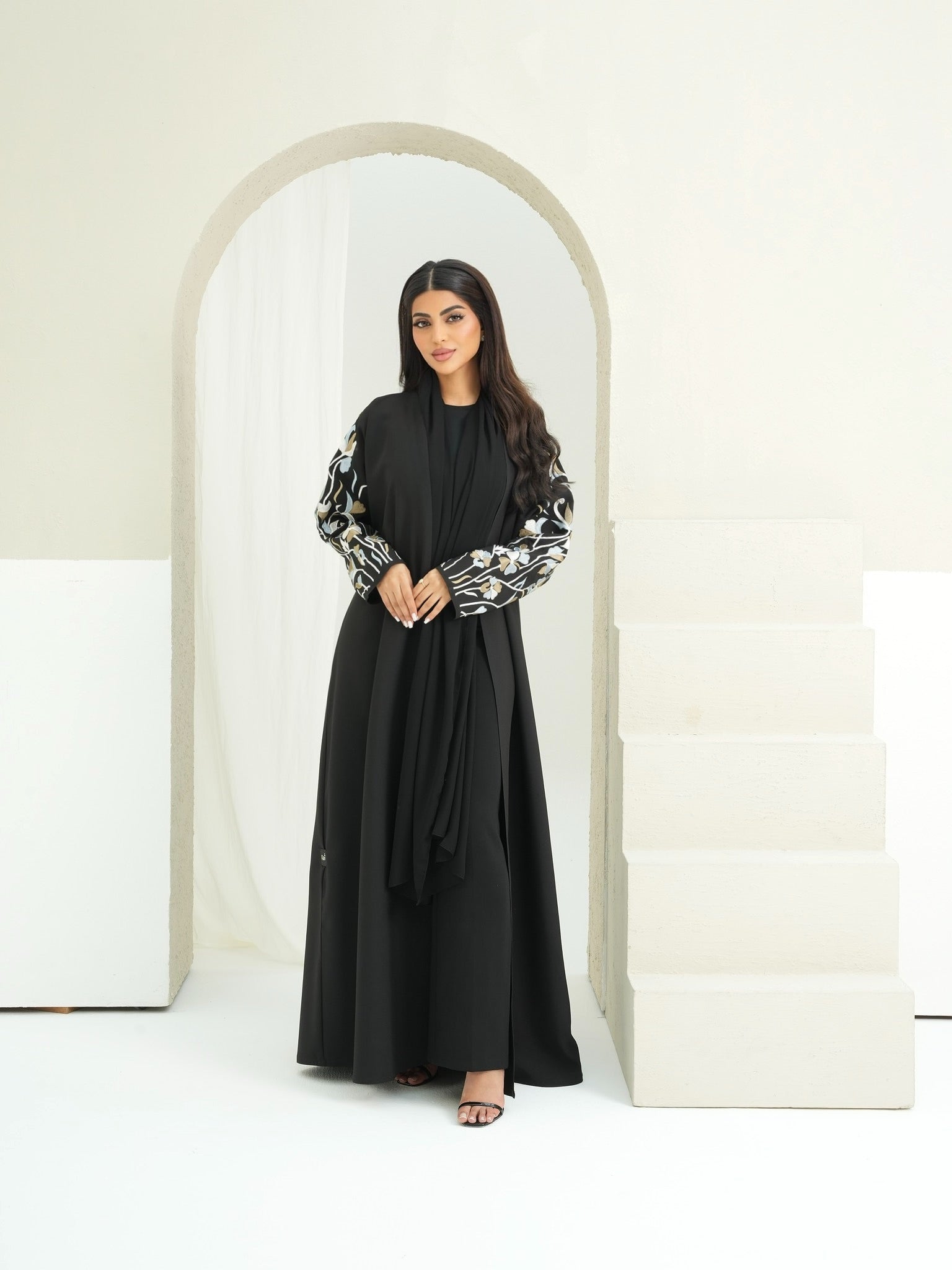 CLASSIC BLACK OPEN ABAYA #553