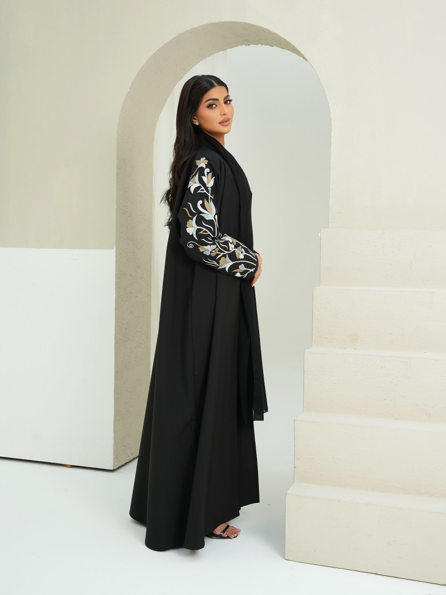 CLASSIC BLACK OPEN ABAYA #553